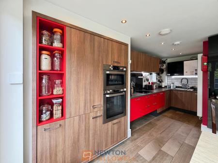 4 bedroom Detached house for sale in Kingfisher Way, Ollerton, NG22