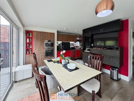 4 bedroom Detached house for sale in Kingfisher Way, Ollerton, NG22