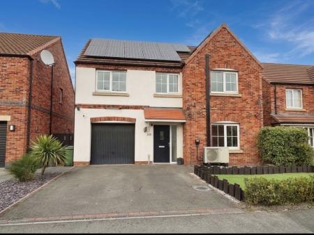 4 bedroom Detached house for sale in Kingfisher Way, Ollerton, NG22