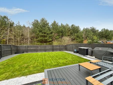 4 bedroom Detached house for sale in Kingfisher Way, Ollerton, NG22