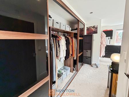 4 bedroom Detached house for sale in Kingfisher Way, Ollerton, NG22