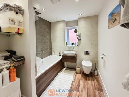 4 bedroom Detached house for sale in Kingfisher Way, Ollerton, NG22