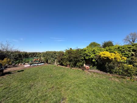 3 bedroom Semi-detached house for sale in Ash Grove, Sutton-In-Ashfield, NG17