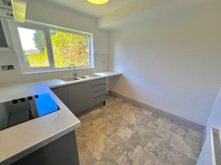 3 bedroom Semi-detached house to let in Hillsway Crescent, Mansfield, NG18