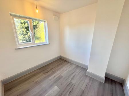 3 bedroom Semi-detached house to let in Hillsway Crescent, Mansfield, NG18