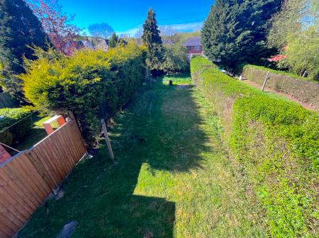 3 bedroom Semi-detached house to let in Hillsway Crescent, Mansfield, NG18