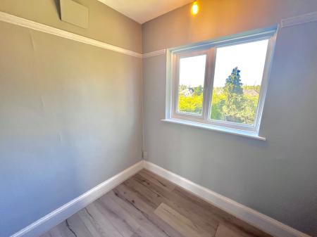 3 bedroom Semi-detached house to let in Hillsway Crescent, Mansfield, NG18