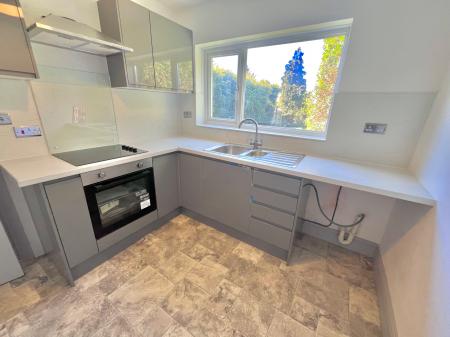 3 bedroom Semi-detached house to let in Hillsway Crescent, Mansfield, NG18