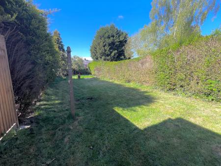 3 bedroom Semi-detached house to let in Hillsway Crescent, Mansfield, NG18