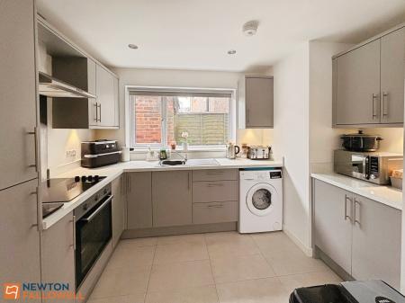 3 bedroom Semi-detached house to let in Brick Kiln Lane, Mansfield, NG18