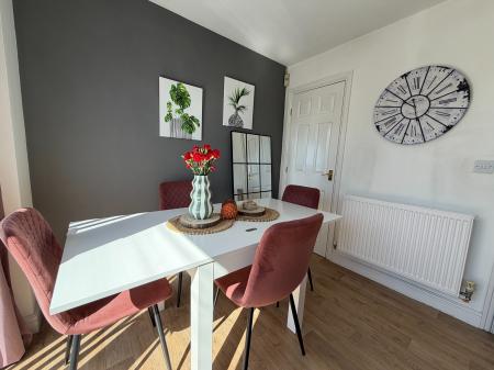 3 bedroom Town house for sale in Burton Rise, Kirkby-in-Ashfield, NG17