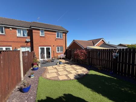 3 bedroom Town house for sale in Burton Rise, Kirkby-in-Ashfield, NG17