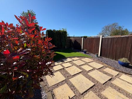 3 bedroom Town house for sale in Burton Rise, Kirkby-in-Ashfield, NG17
