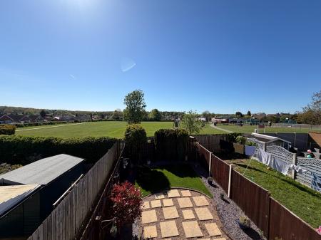 3 bedroom Town house for sale in Burton Rise, Kirkby-in-Ashfield, NG17