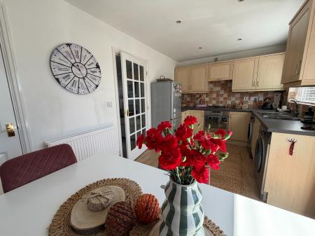 3 bedroom Town house for sale in Burton Rise, Kirkby-in-Ashfield, NG17