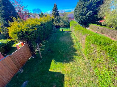 3 bedroom Semi-detached house to let in Hillsway Crescent, Mansfield, NG18