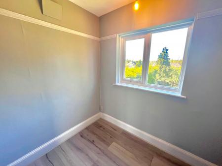 3 bedroom Semi-detached house to let in Hillsway Crescent, Mansfield, NG18
