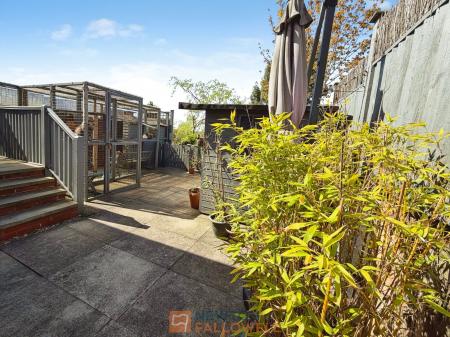 4 bedroom Semi-detached house for sale in Clifton Grove, Mansfield, NG18