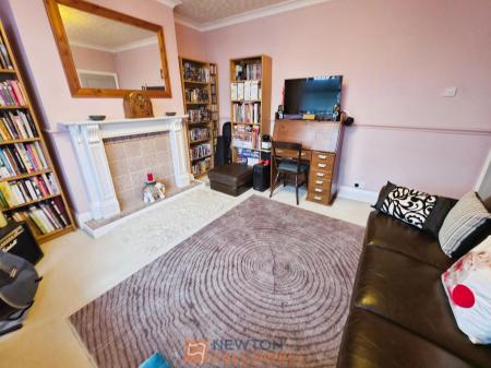 4 bedroom Semi-detached house for sale in Clifton Grove, Mansfield, NG18