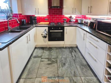 4 bedroom Semi-detached house for sale in Clifton Grove, Mansfield, NG18