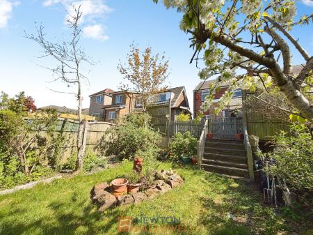 4 bedroom Semi-detached house for sale in Clifton Grove, Mansfield, NG18