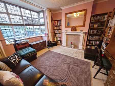 4 bedroom Semi-detached house for sale in Clifton Grove, Mansfield, NG18