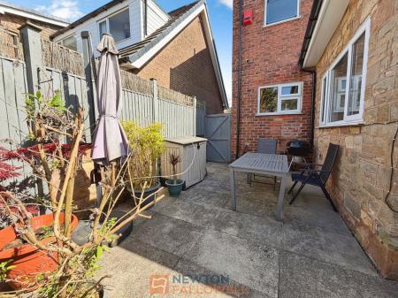 4 bedroom Semi-detached house for sale in Clifton Grove, Mansfield, NG18