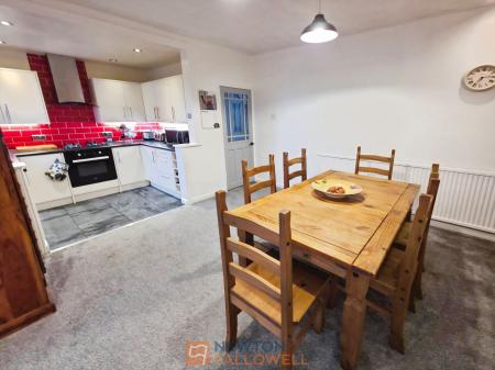 4 bedroom Semi-detached house for sale in Clifton Grove, Mansfield, NG18