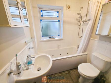 4 bedroom Semi-detached house for sale in Clifton Grove, Mansfield, NG18