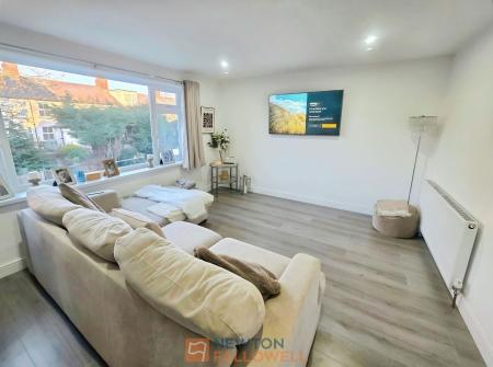 4 bedroom Detached house for sale in Waverley Road, Mansfield, NG18