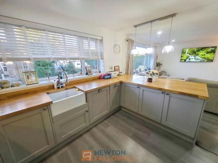 4 bedroom Detached house for sale in Waverley Road, Mansfield, NG18