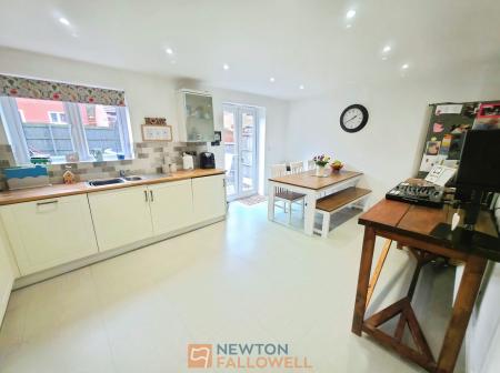 4 bedroom Detached house for sale in Debdale Way, Mansfield Woodhouse, NG19