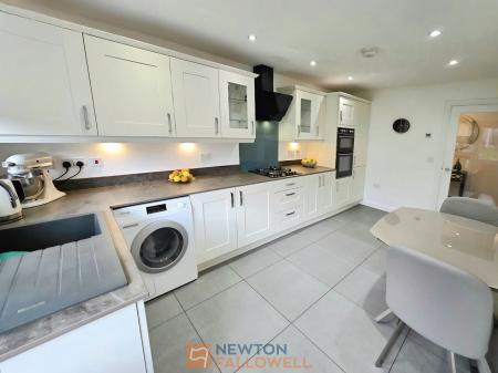 3 bedroom Detached bungalow for sale in Crown Green, Mansfield, NG19