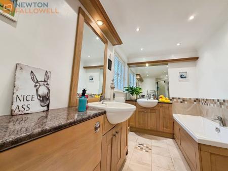 3 bedroom Detached bungalow for sale in Wordsworth Avenue, Sutton-In-Ashfield, NG17