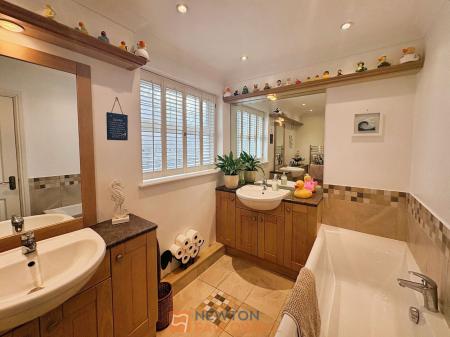3 bedroom Detached bungalow for sale in Wordsworth Avenue, Sutton-In-Ashfield, NG17