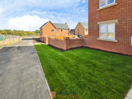 3 bedroom Detached house for sale in 20 Maypole Road ng19 6fx