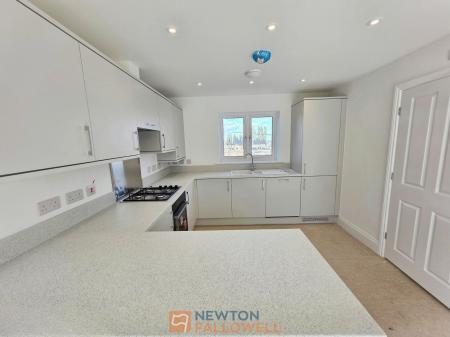 3 bedroom Detached house for sale in 20 Maypole Road ng19 6fx