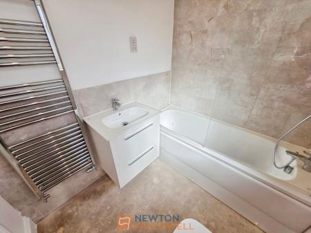 3 bedroom Detached house for sale in 20 Maypole Road ng19 6fx