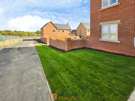 3 bedroom Detached house for sale in 20 Maypole Road ng19 6fx