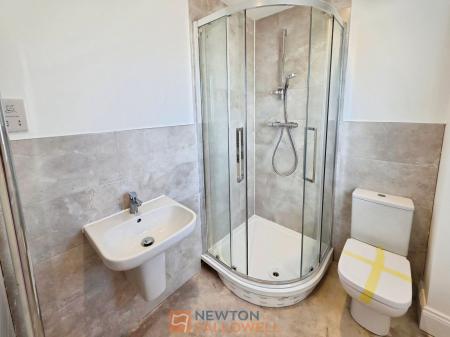 3 bedroom Detached house for sale in 20 Maypole Road ng19 6fx