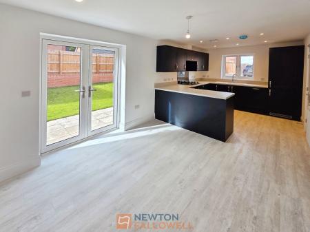 4 bedroom Detached house for sale in Maypole Road, Mansfield, NG19
