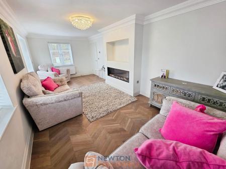 4 bedroom Detached house for sale in Maypole Road, Mansfield, NG19