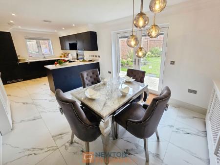 4 bedroom Detached house for sale in Maypole Road, Mansfield, NG19