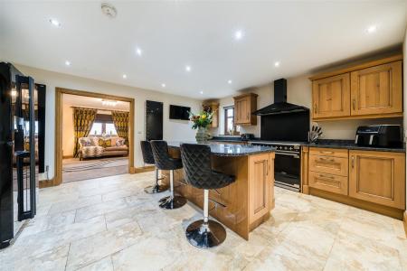 6 bedroom Detached house for sale in Mansfield Road, Papplewick, NG15