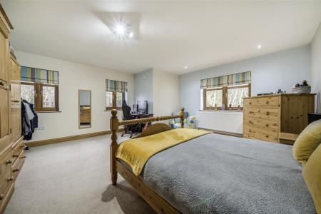 6 bedroom Detached house for sale in Mansfield Road, Papplewick, NG15