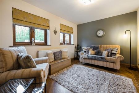 6 bedroom Detached house for sale in Mansfield Road, Papplewick, NG15