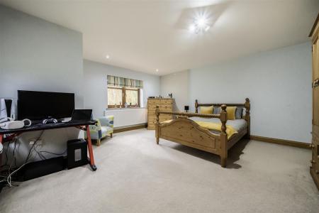 6 bedroom Detached house for sale in Mansfield Road, Papplewick, NG15