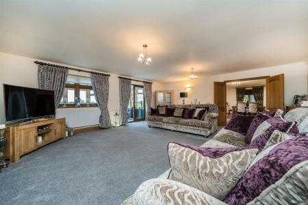 6 bedroom Detached house for sale in Mansfield Road, Papplewick, NG15