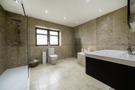 6 bedroom Detached house for sale in Mansfield Road, Papplewick, NG15