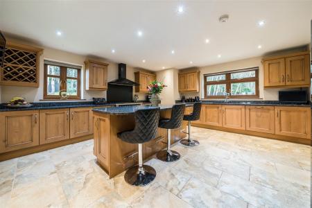 6 bedroom Detached house for sale in Mansfield Road, Papplewick, NG15